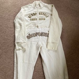 Off white Aeropostale zip up/sweatpants set.            CAN BE SOLD SEPARATELY!
